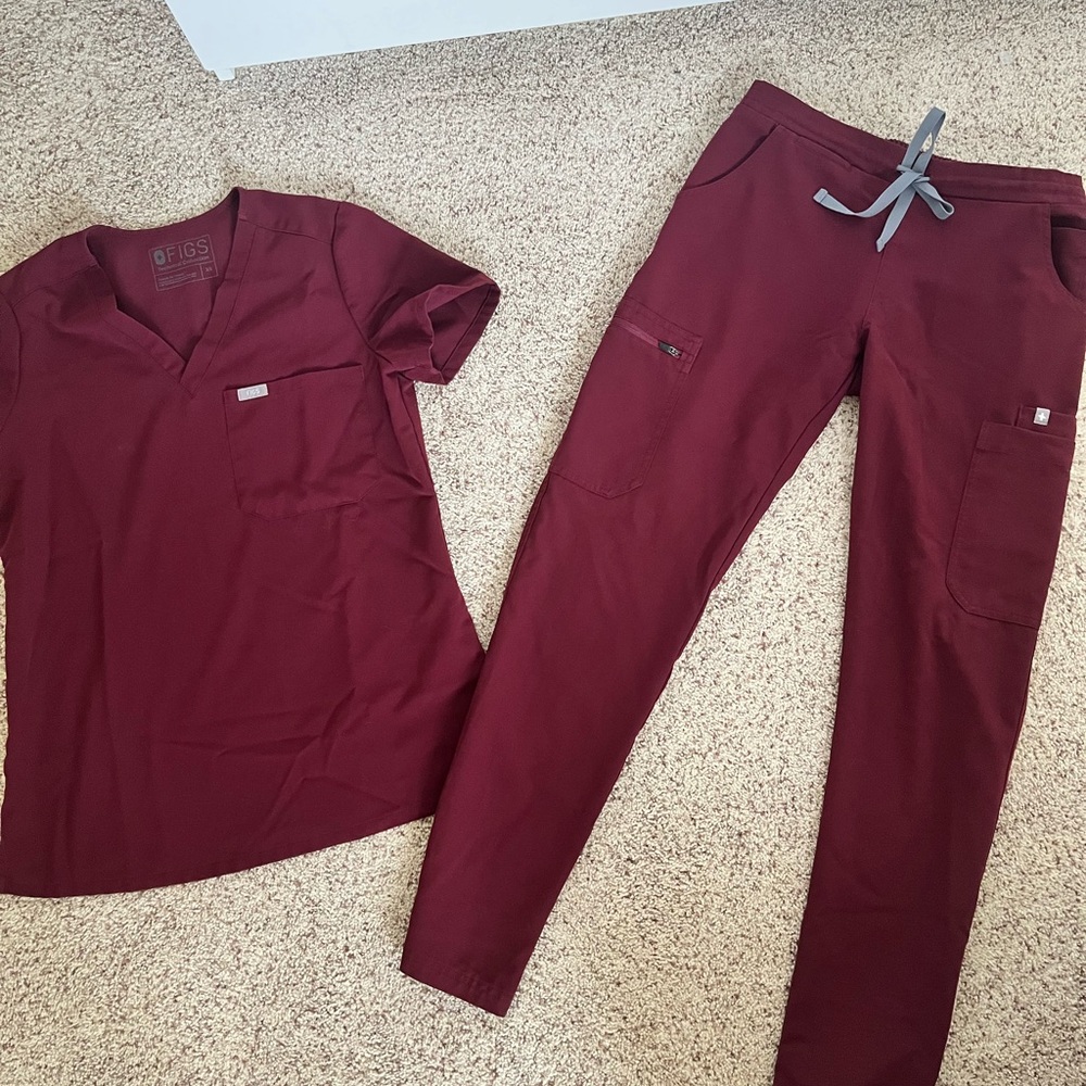 Figs Scrubs Set in Burgundy (TOP: XS + PANTS: XS)
